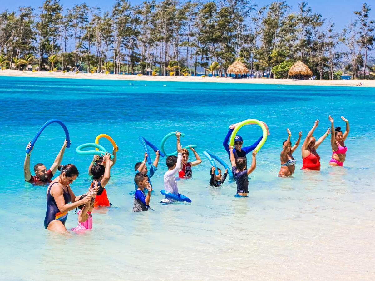 Fantasy Island Beach Resort And Marina First Bight Buitenkant foto