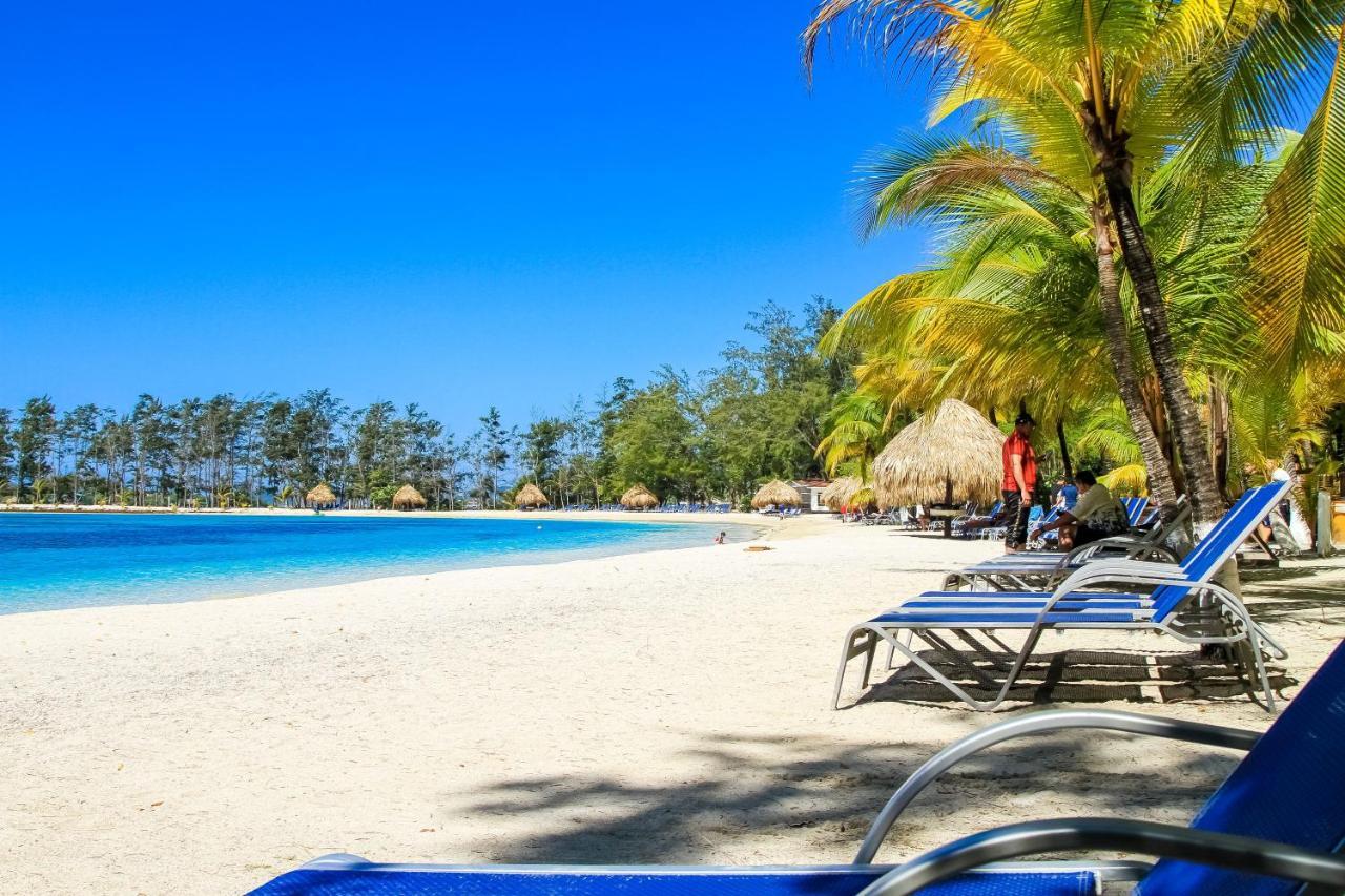Fantasy Island Beach Resort And Marina First Bight Buitenkant foto